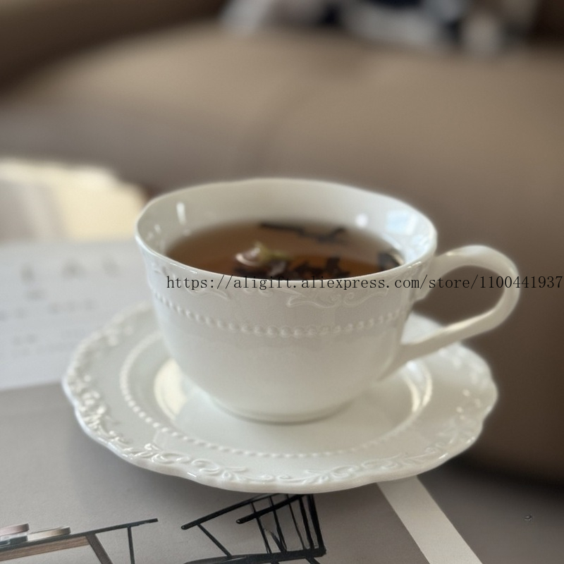 Coffee Tea And Sugar Set - Französisches, leichtes, luxuriöses, geprägtes Blumen-Kaffeetassen- und