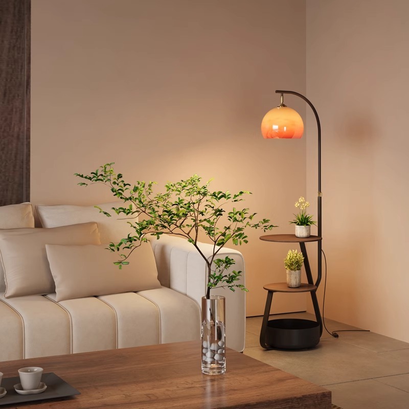 Stehlampe, antiker Nachttisch  – Coffee&Tea House Menu Bewertung und Preis